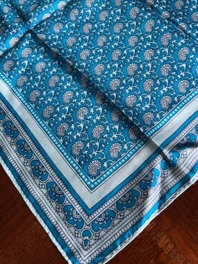 Blue Paisley Silk Scarf 18“ x 18“ vintage